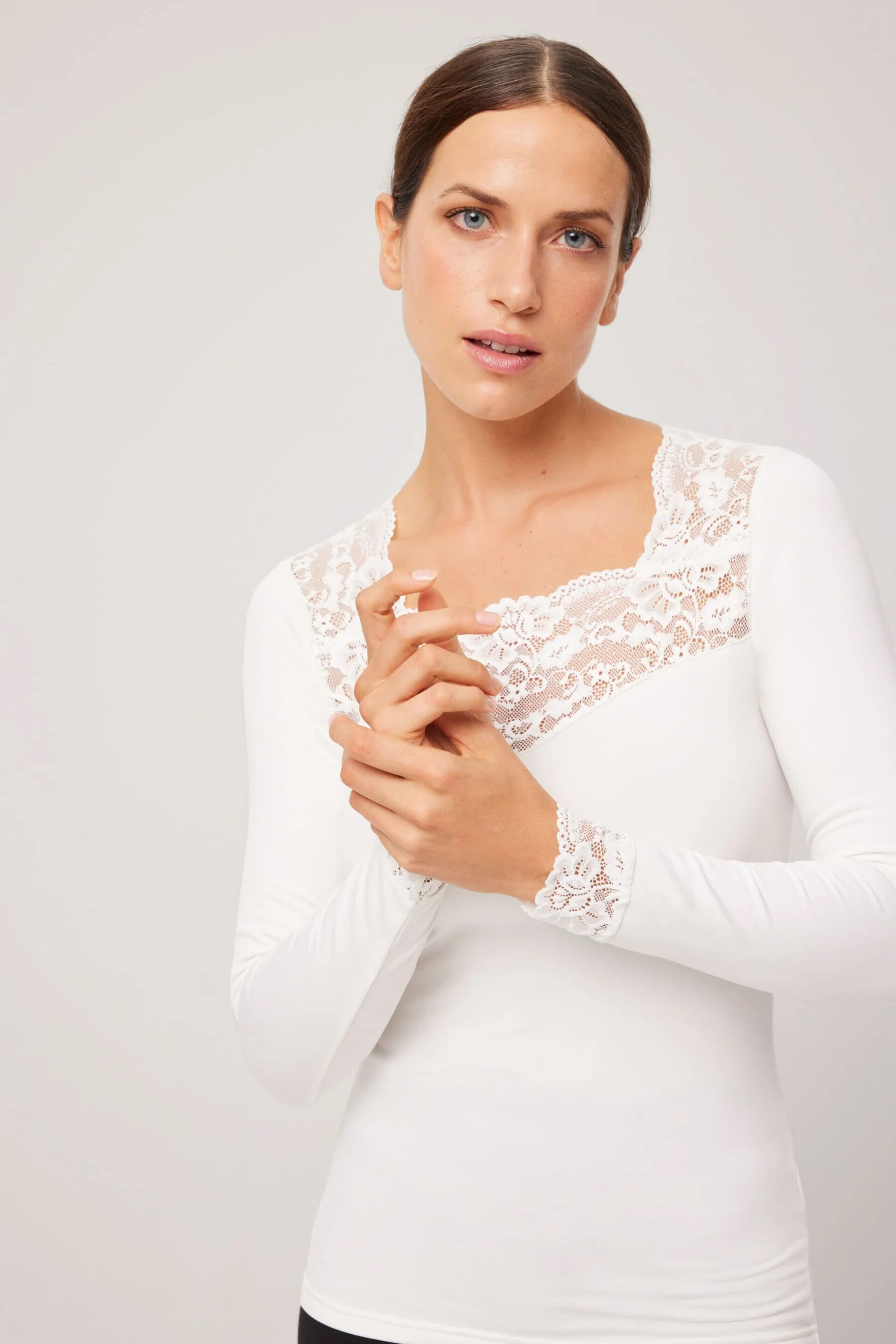 Camiseta térmica con encaje - 2