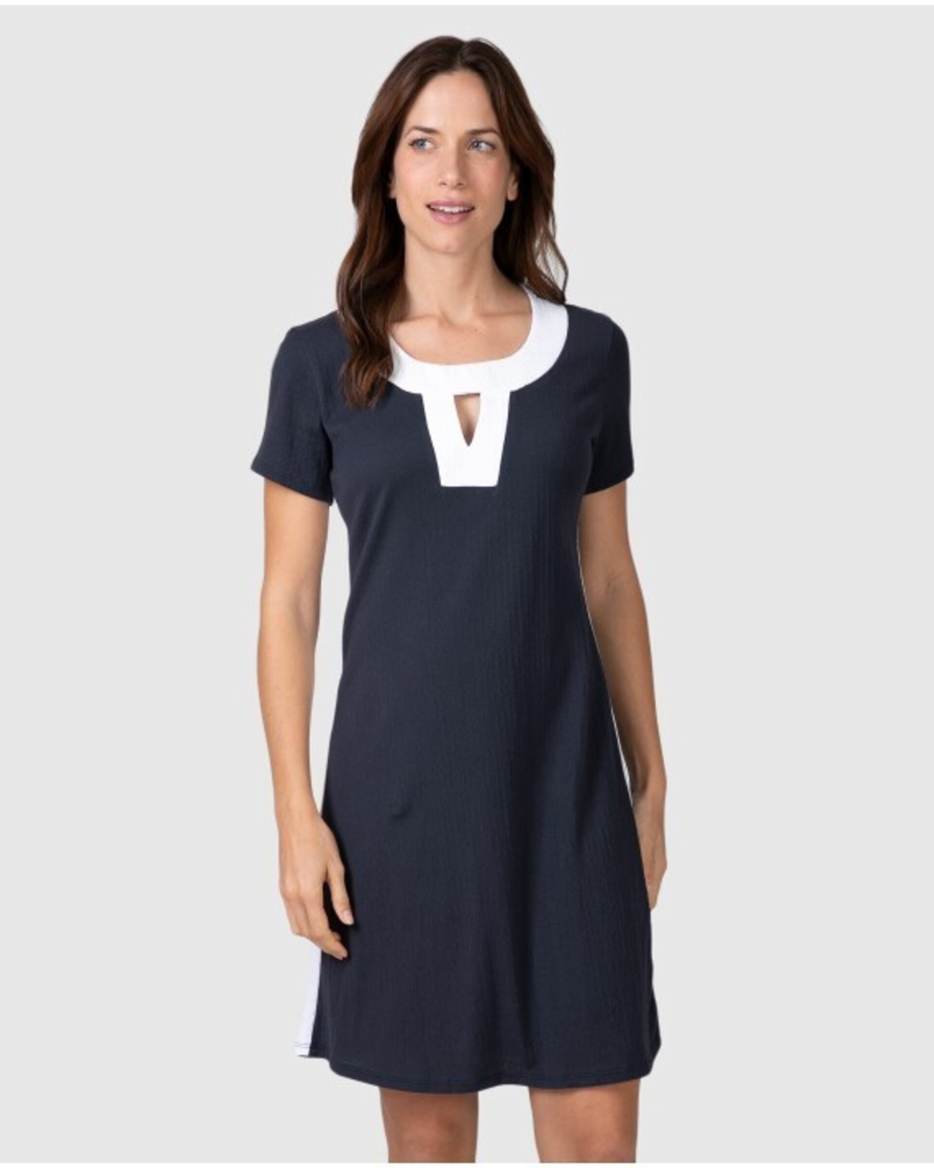 PLAYERA CORTA DE MUJER DE MANGA CORTA CON ABERTURA TRIANGULAR - 1