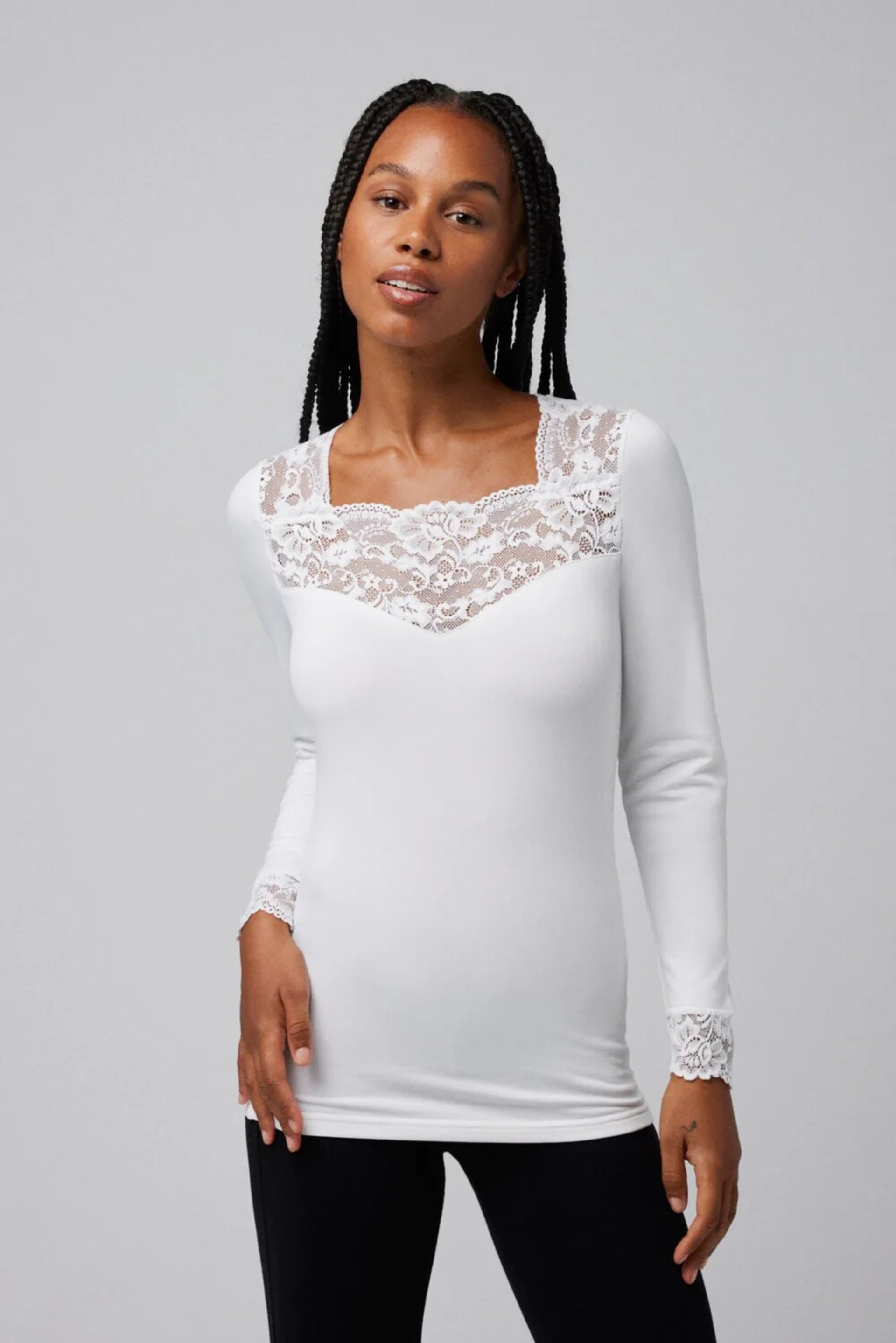 Camiseta térmica con encaje - 1