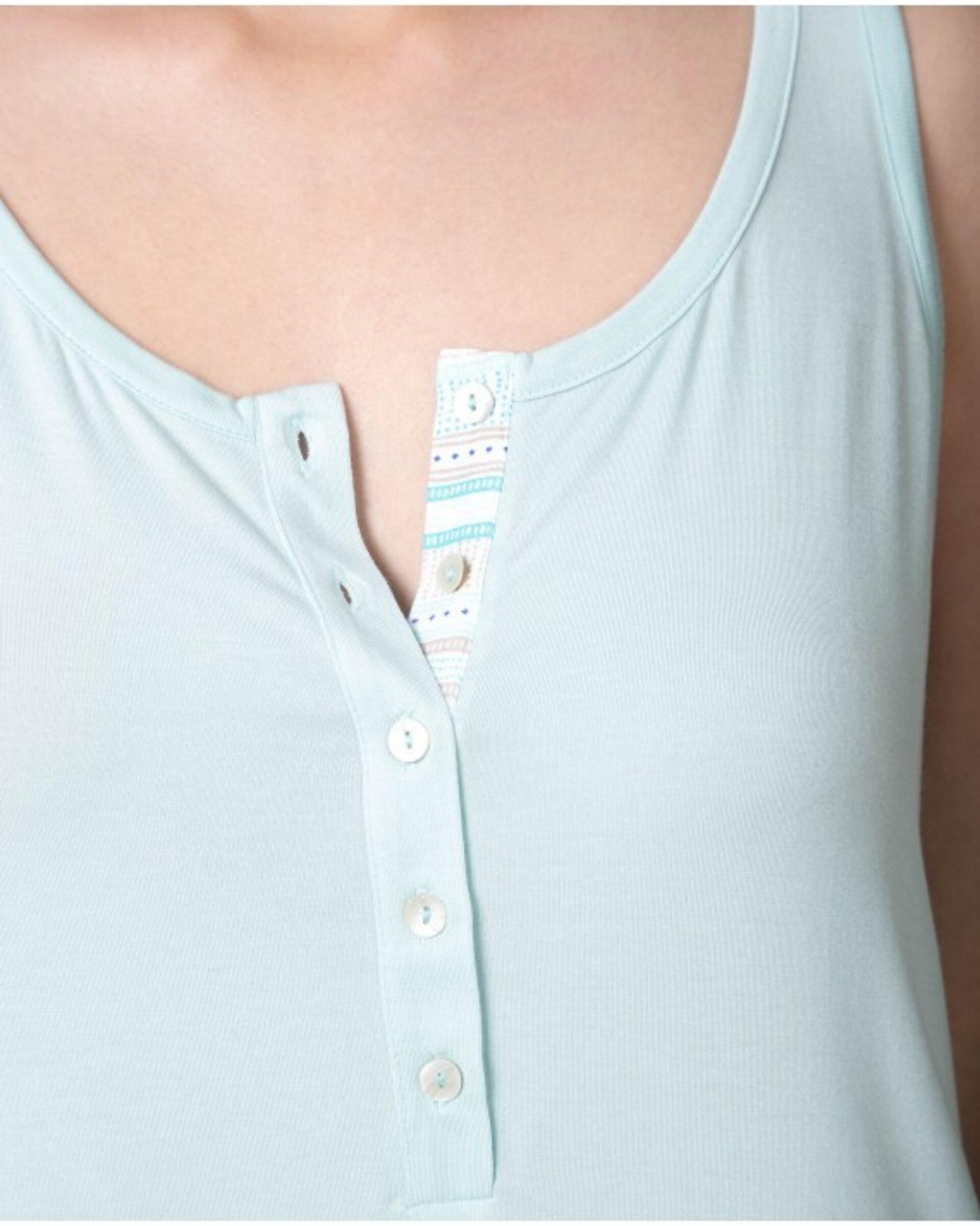 CAMISÓN CORTO DE MUJER DE TIRANTES CON TAPETA ABOTONADA - 2