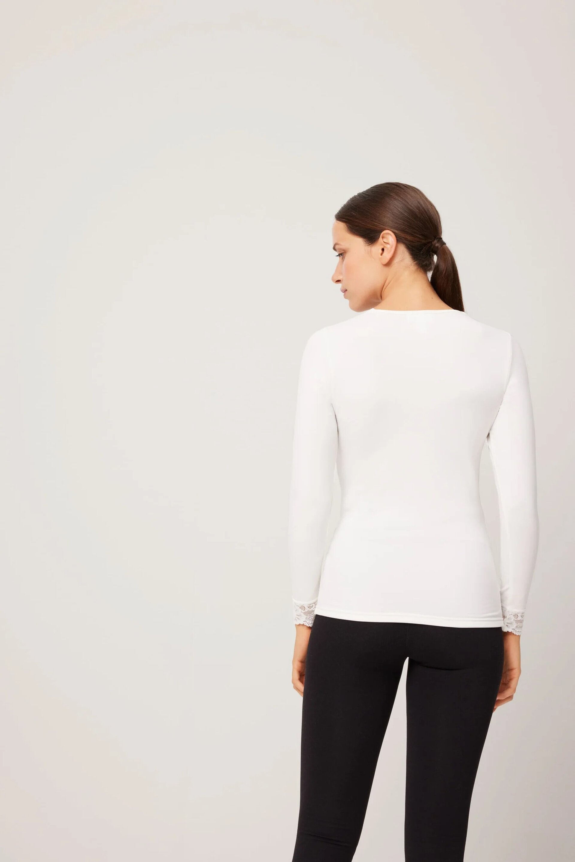 Camiseta térmica con encaje - 4
